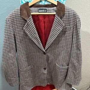 Vintage Men’s Houndstooth Blazer with Brown Collar festive red lining.